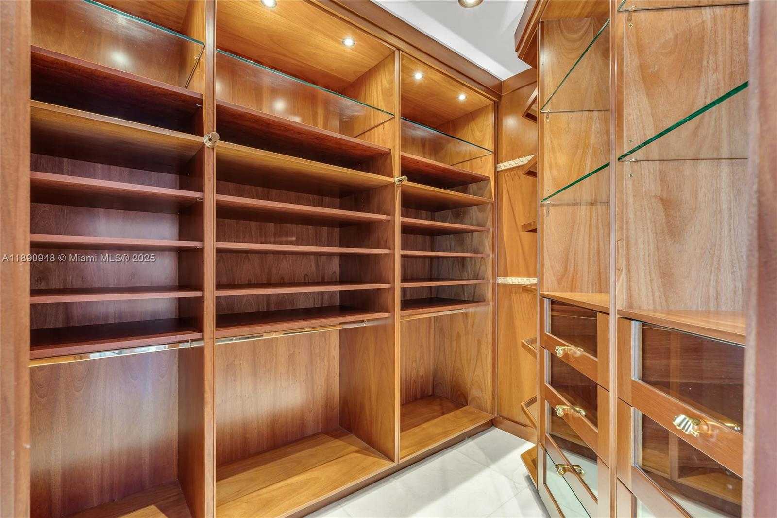 Small Image of 1425 BRICKELL AVE #54DEF, Miami Number 19
