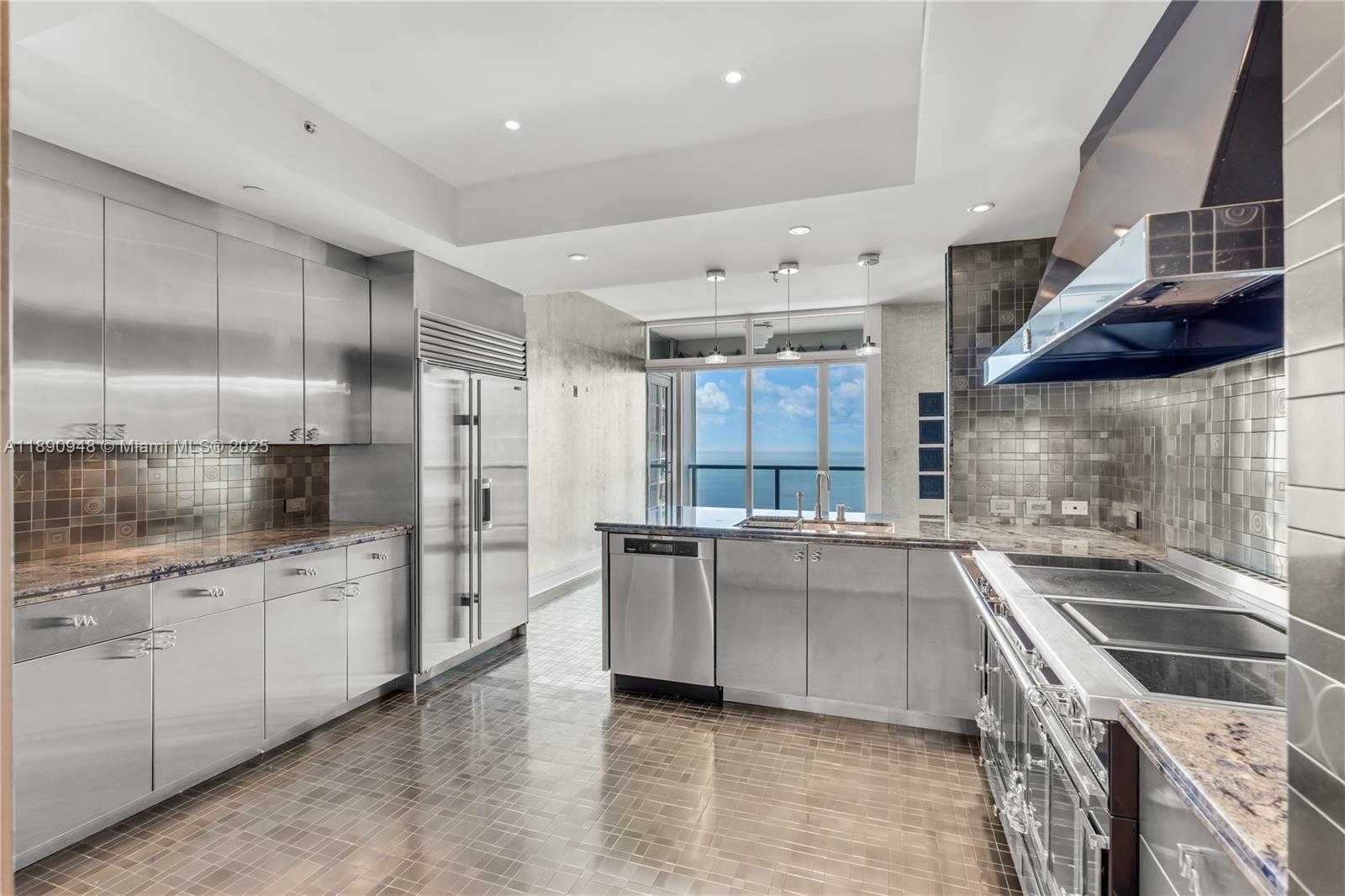 Small Image of 1425 BRICKELL AVE #54DEF, Miami Number 25