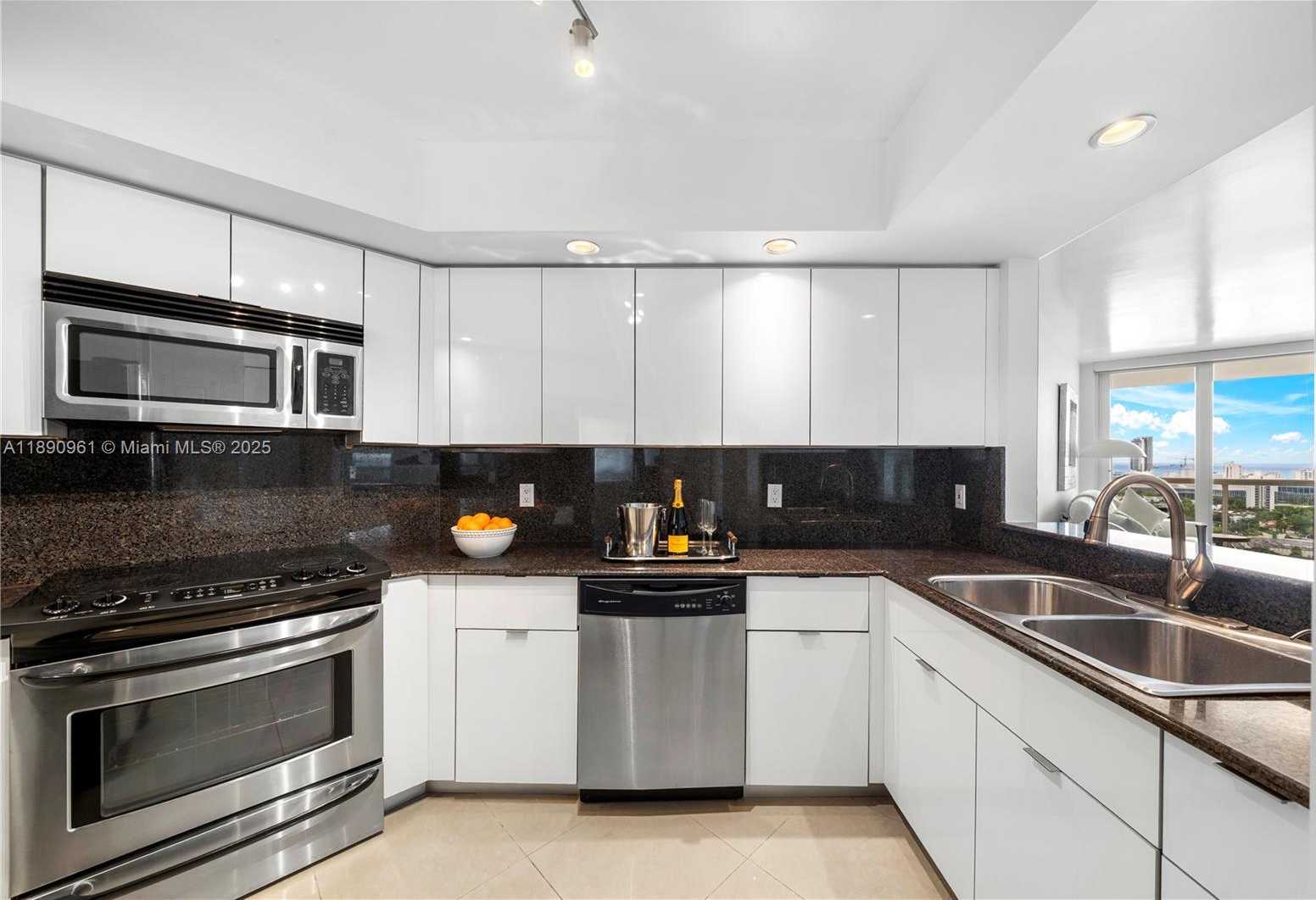 Small Image of 1900 SUNSET HARBOUR DR #2315, Miami Beach Number 11