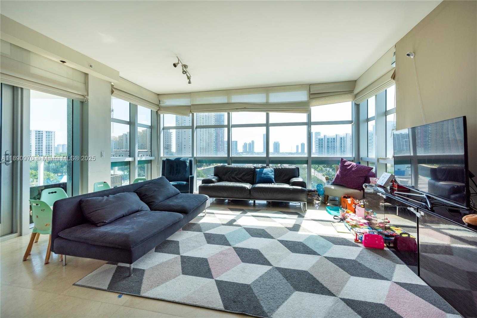 Small Image of 3131 NORTH EAST 188TH ST #2-808, Aventura Number 3