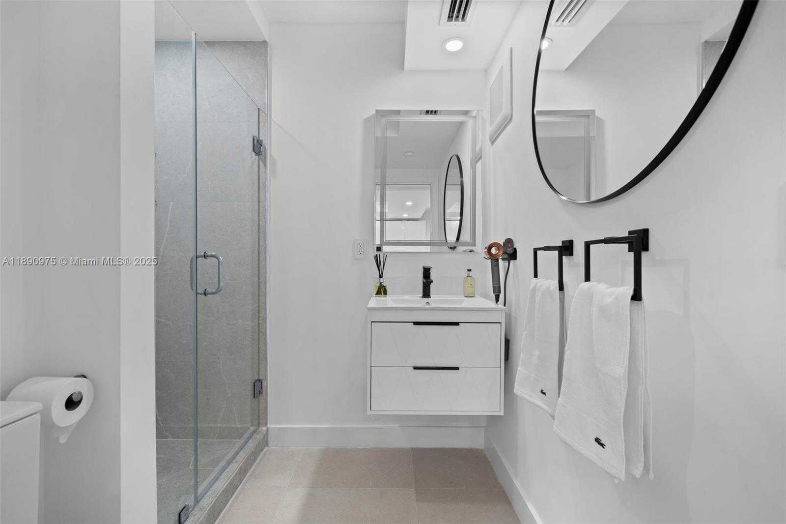 Small Image of 345 OCEAN DR #326, Miami Beach Number 18