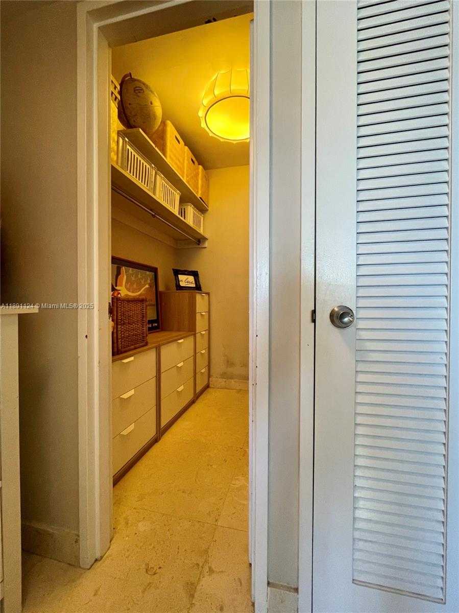Small Image of 5700 COLLINS AVE #11A, Miami Beach Number 10