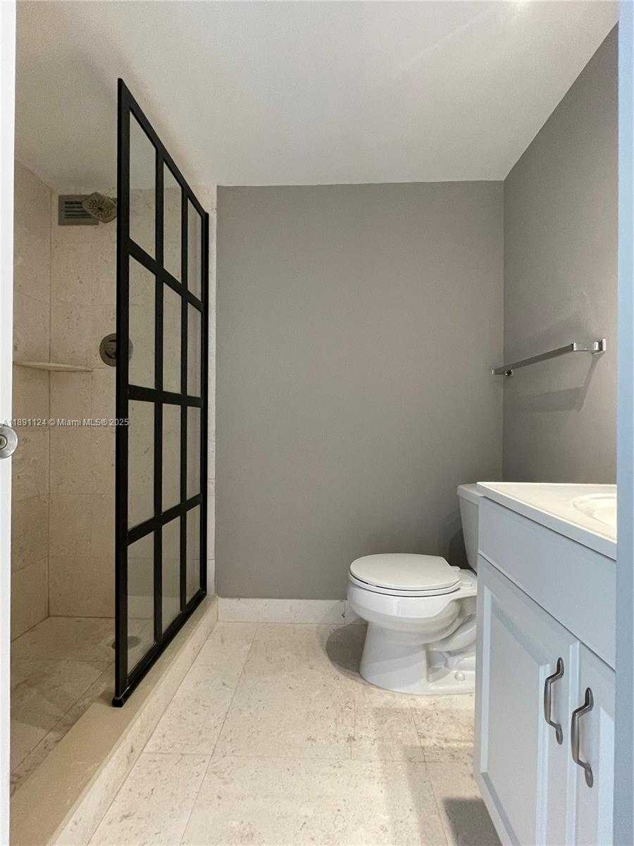 Small Image of 5700 COLLINS AVE #11A, Miami Beach Number 11