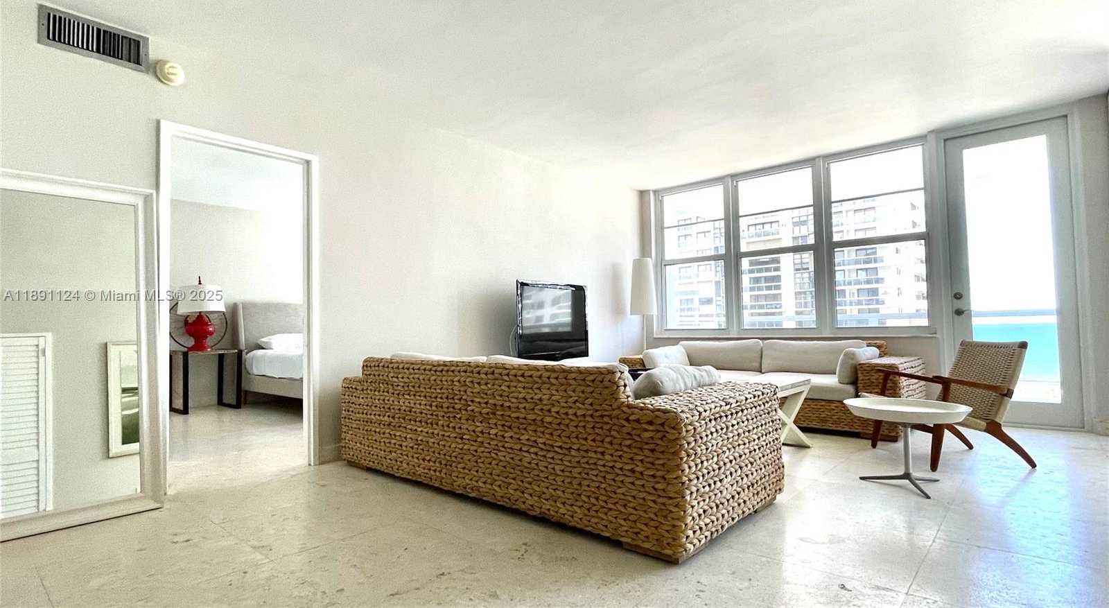 Small Image of 5700 COLLINS AVE #11A, Miami Beach Number 3
