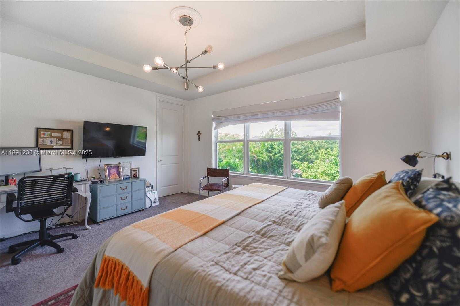 Small Image of 4735 EUCALYPTUS DR, Hollywood Number 21