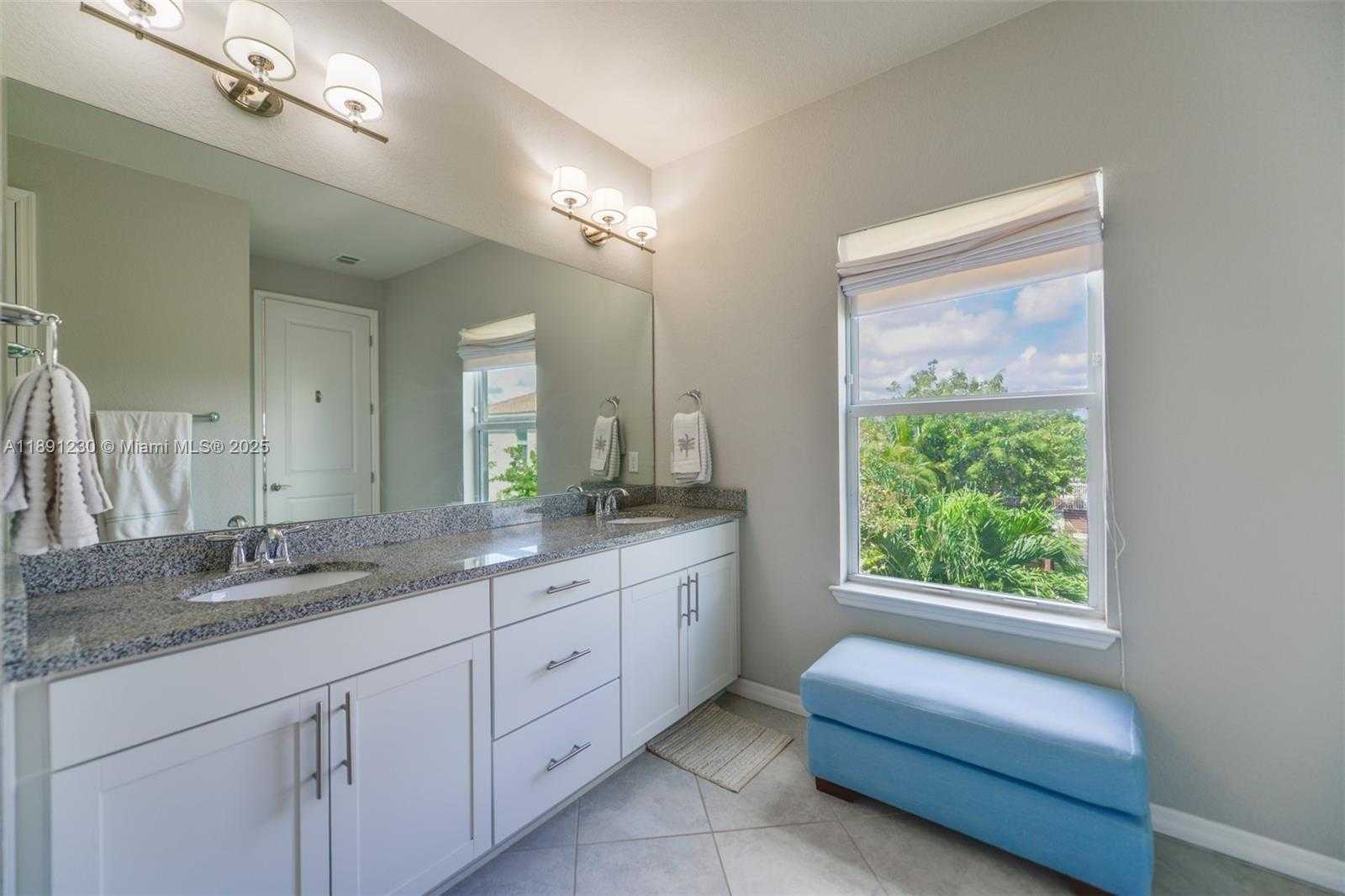 Small Image of 4735 EUCALYPTUS DR, Hollywood Number 22