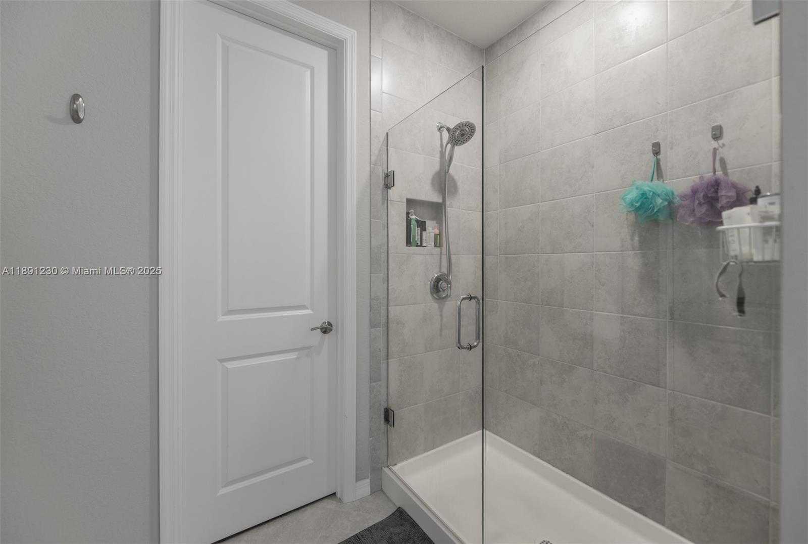 Small Image of 4735 EUCALYPTUS DR, Hollywood Number 24