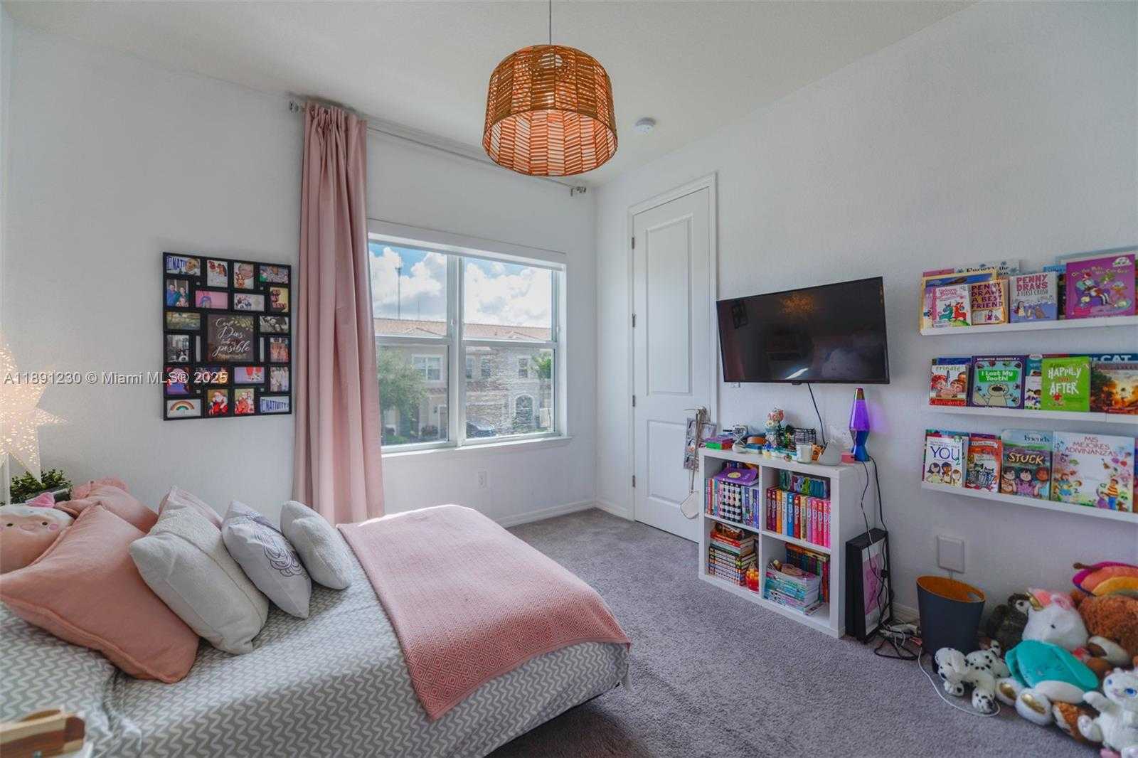 Small Image of 4735 EUCALYPTUS DR, Hollywood Number 28