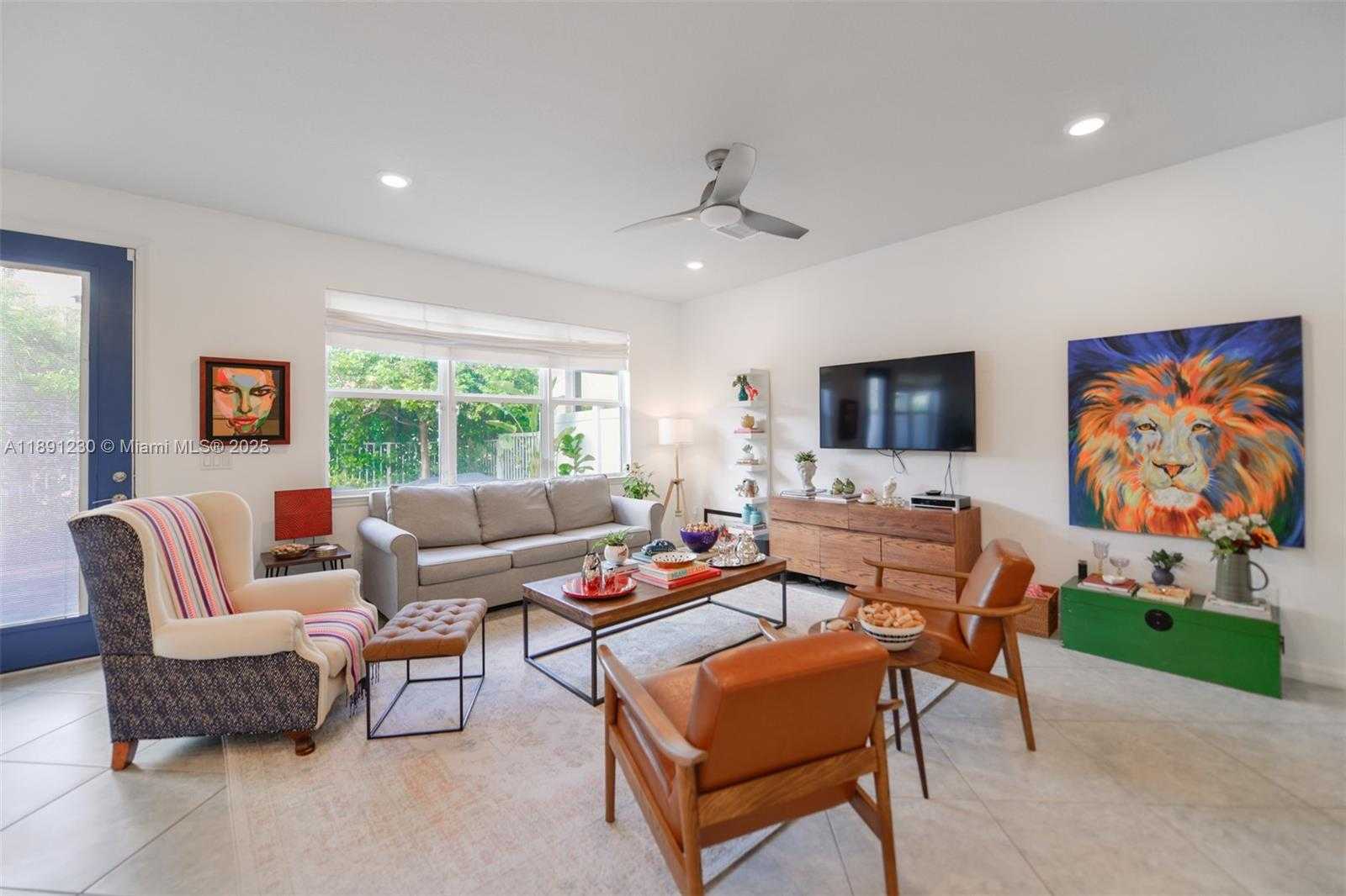 Small Image of 4735 EUCALYPTUS DR, Hollywood Number 3