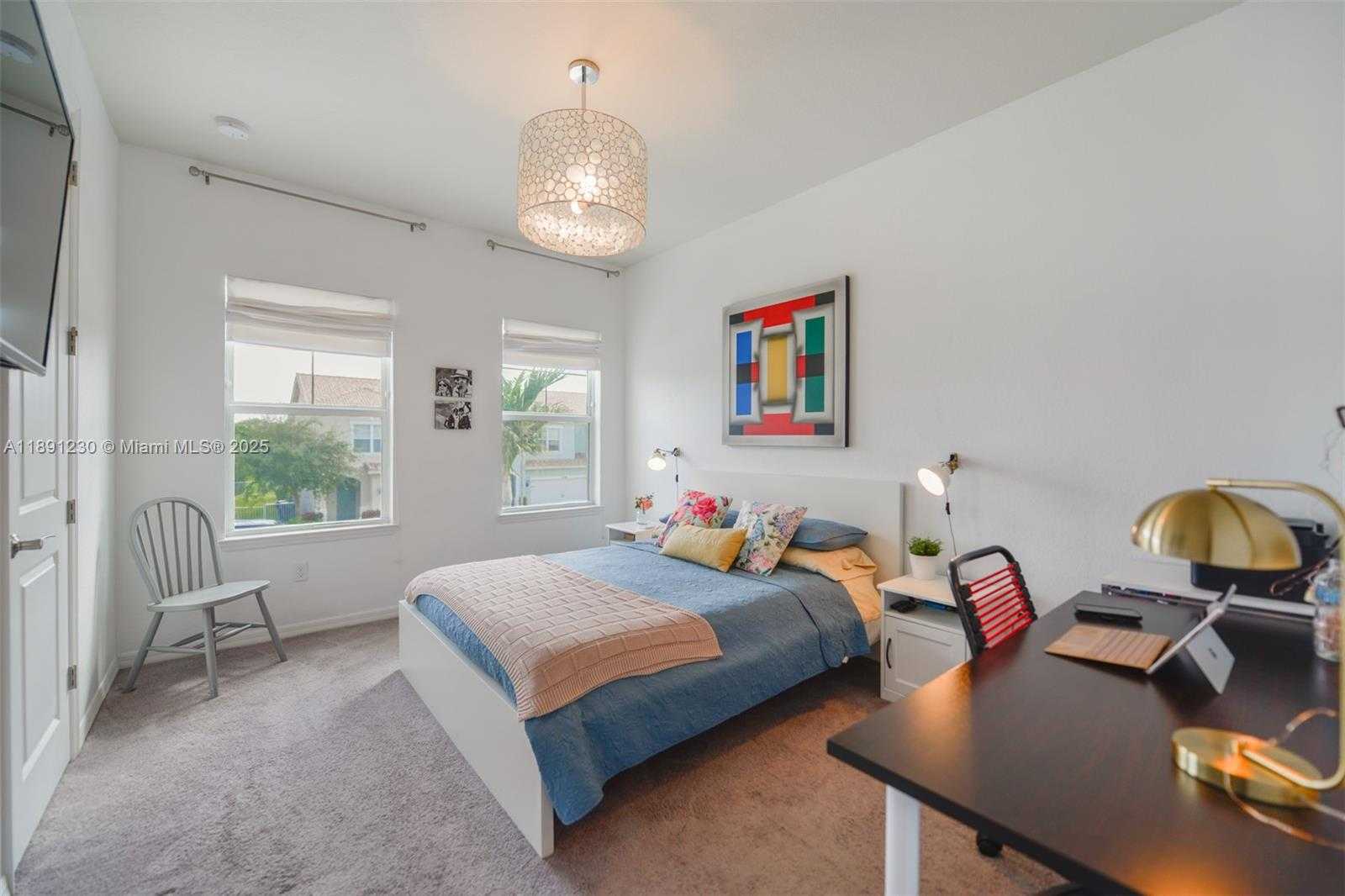 Small Image of 4735 EUCALYPTUS DR, Hollywood Number 30