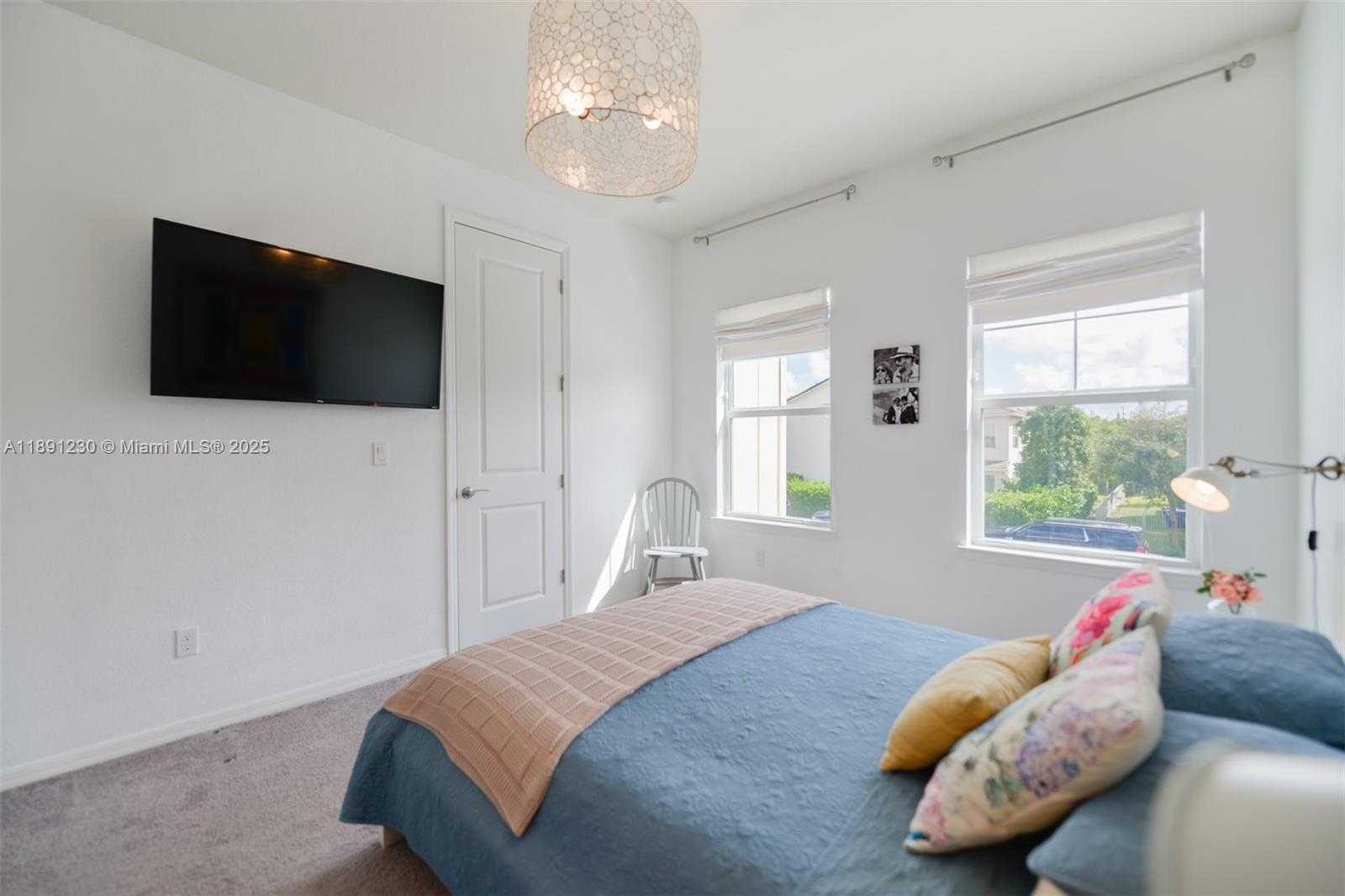 Small Image of 4735 EUCALYPTUS DR, Hollywood Number 32
