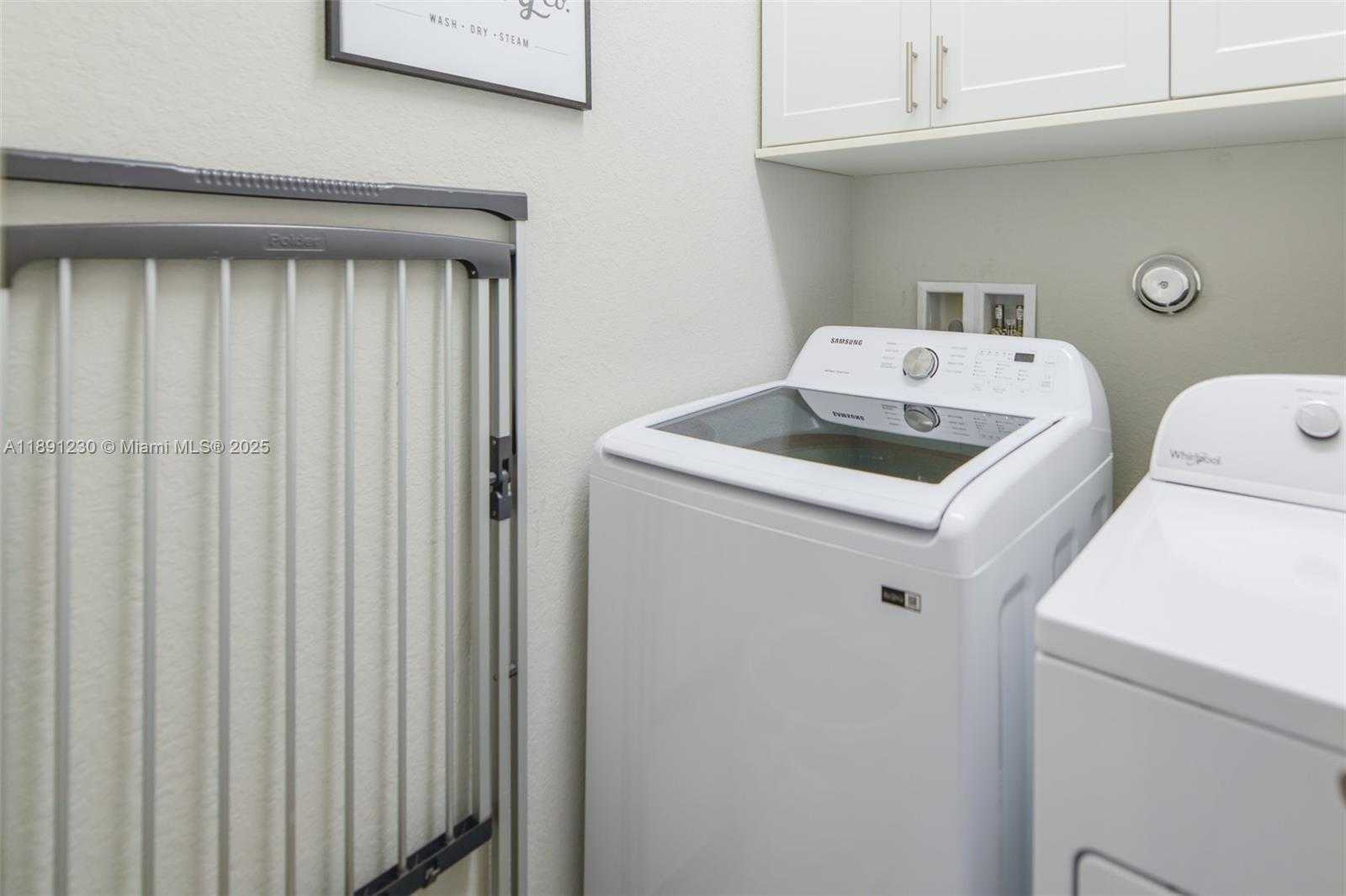 Small Image of 4735 EUCALYPTUS DR, Hollywood Number 35