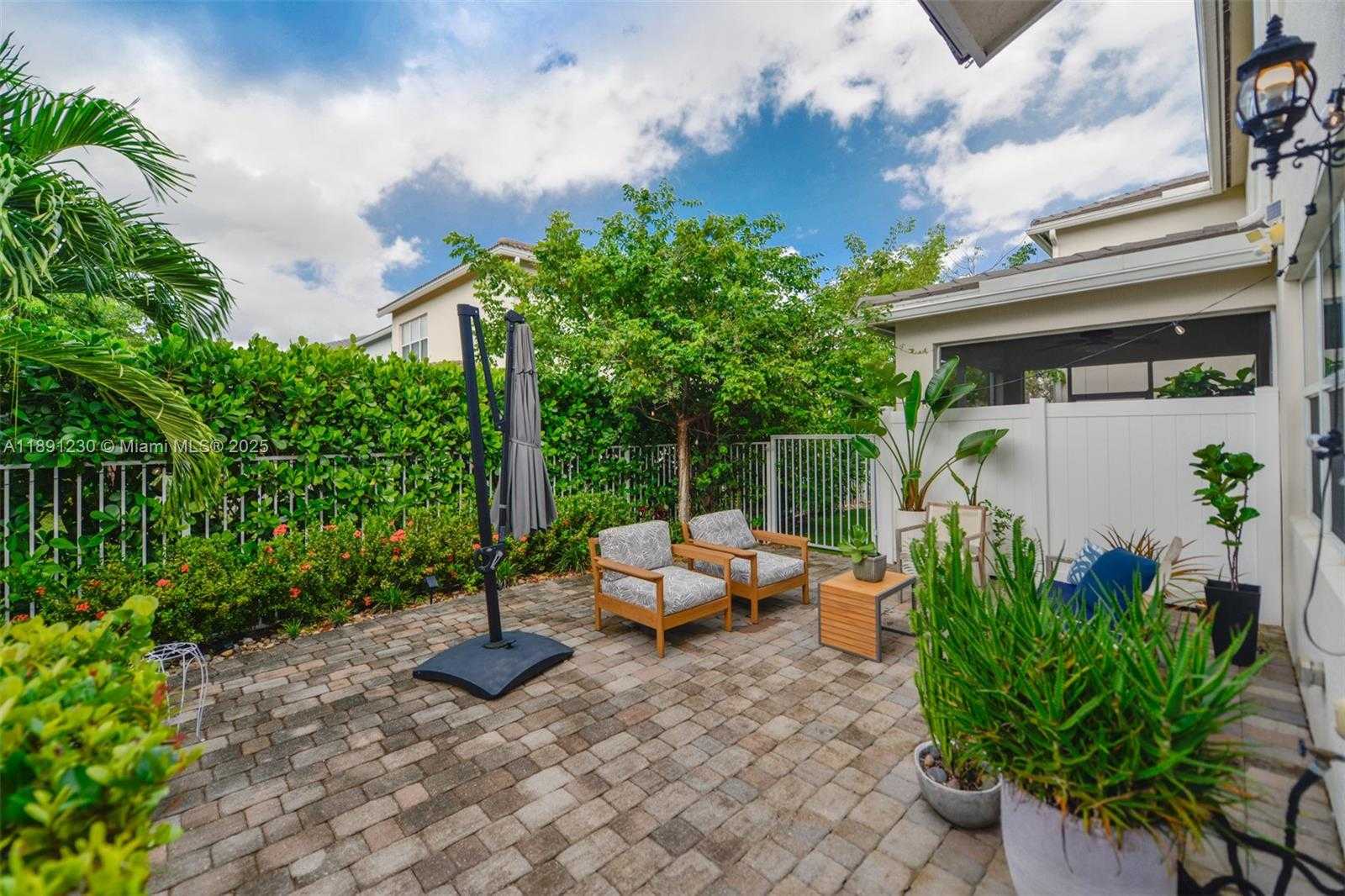 Small Image of 4735 EUCALYPTUS DR, Hollywood Number 36