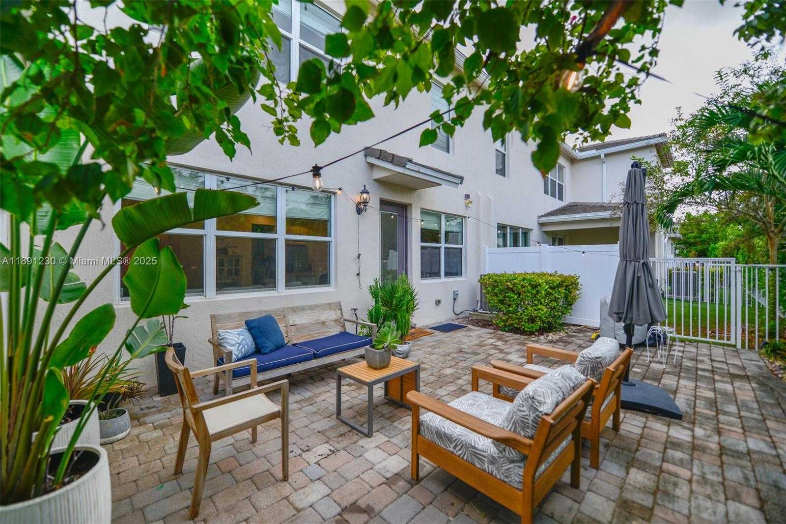 Small Image of 4735 EUCALYPTUS DR, Hollywood Number 37