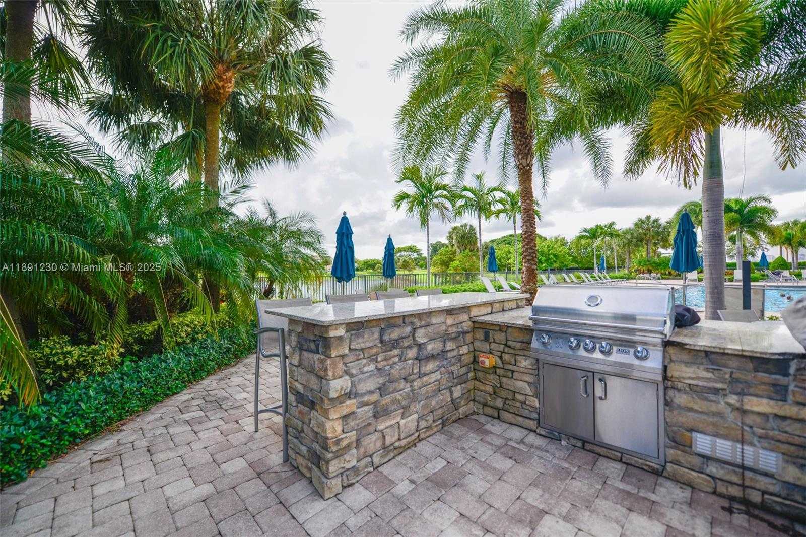 Small Image of 4735 EUCALYPTUS DR, Hollywood Number 43