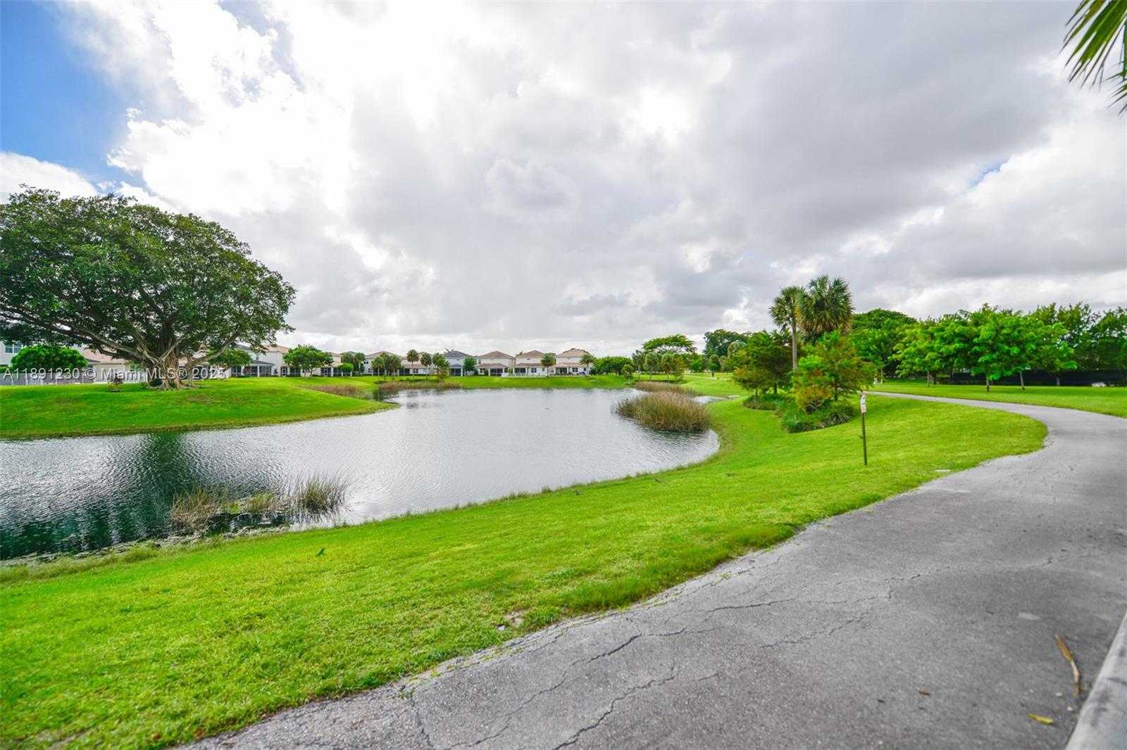 Small Image of 4735 EUCALYPTUS DR, Hollywood Number 44