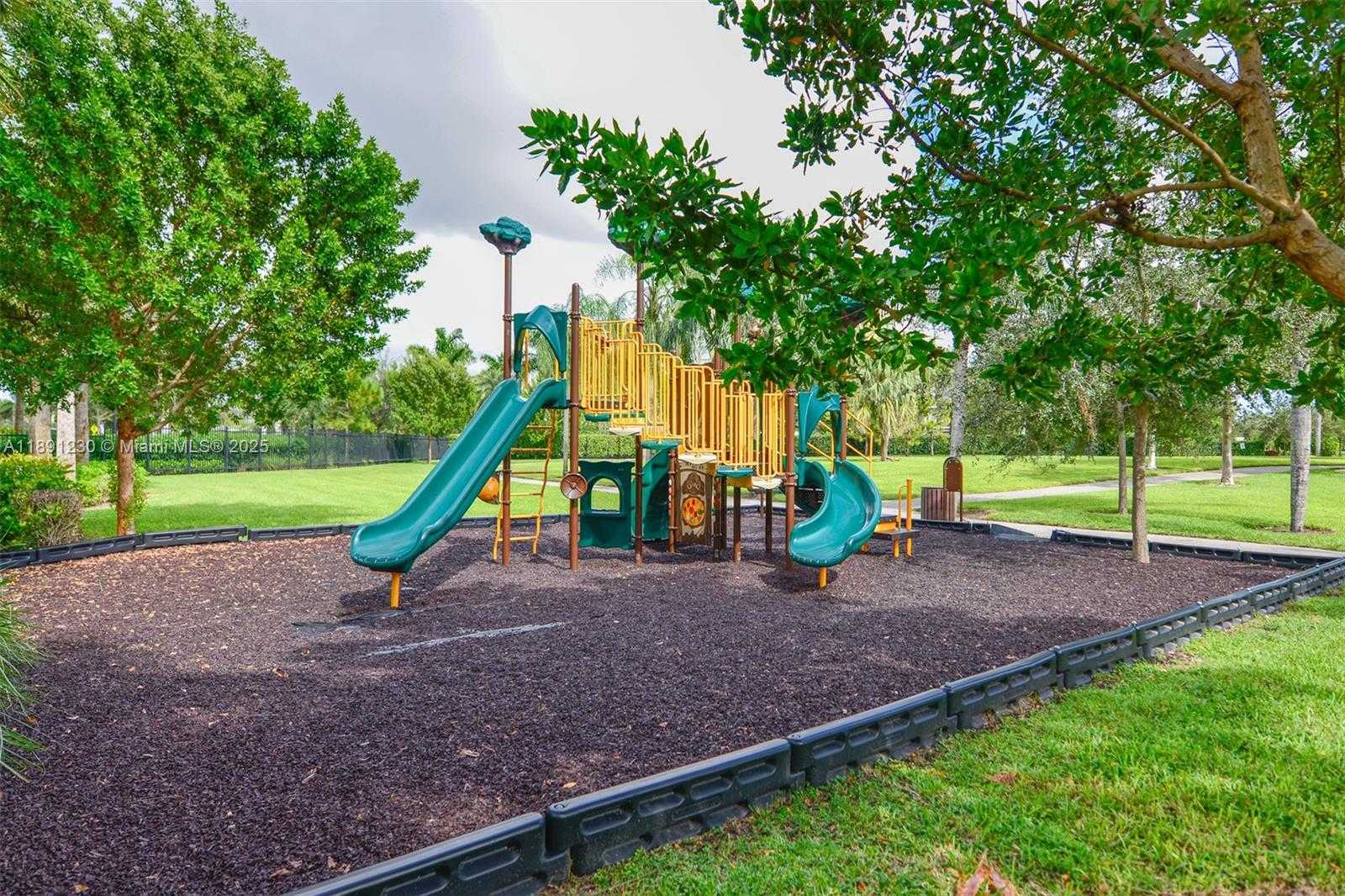 Small Image of 4735 EUCALYPTUS DR, Hollywood Number 45