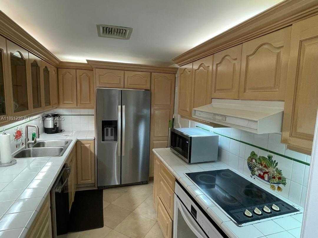 Small Image of 5005 COLLINS AVE #411, Miami Beach Number 11
