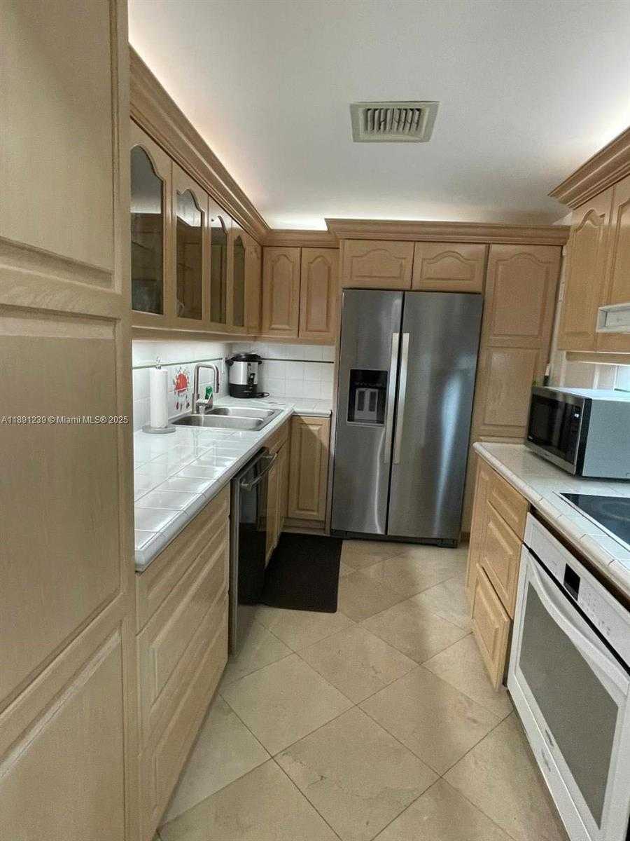 Small Image of 5005 COLLINS AVE #411, Miami Beach Number 12