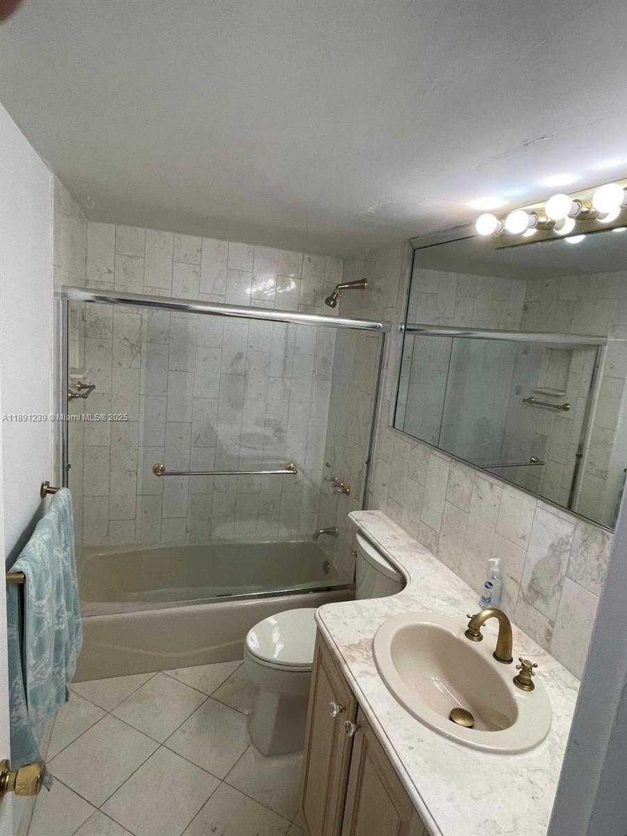 Small Image of 5005 COLLINS AVE #411, Miami Beach Number 18