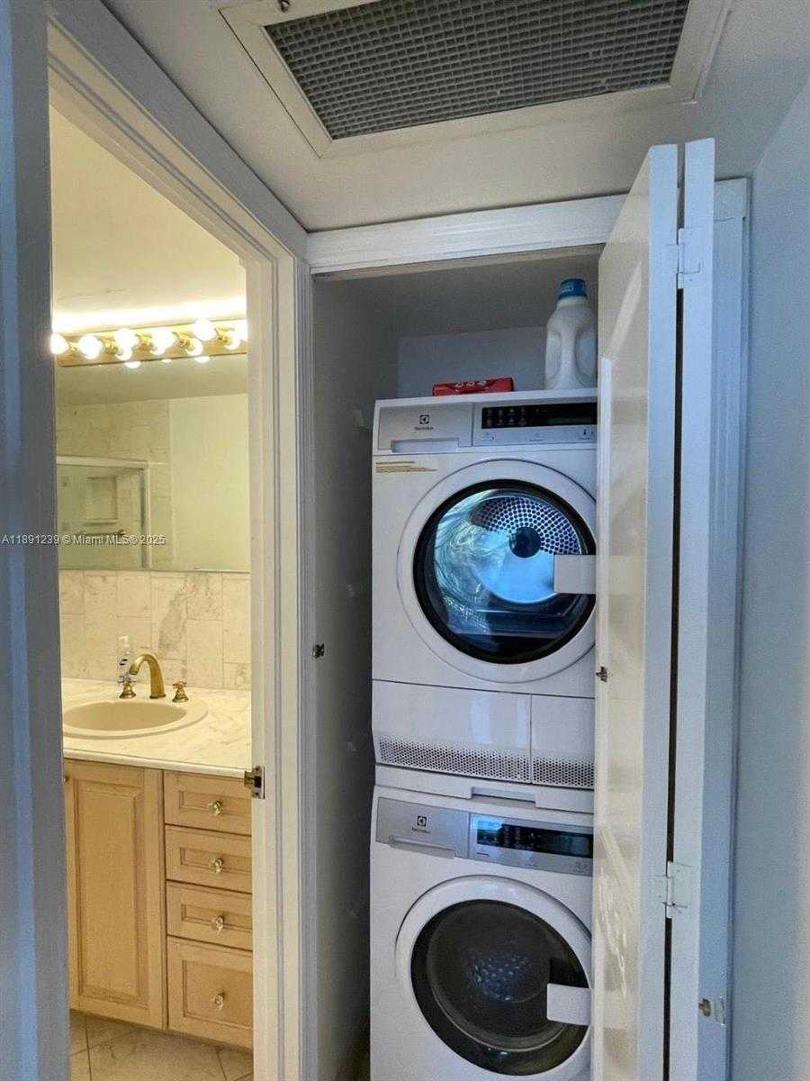 Small Image of 5005 COLLINS AVE #411, Miami Beach Number 20