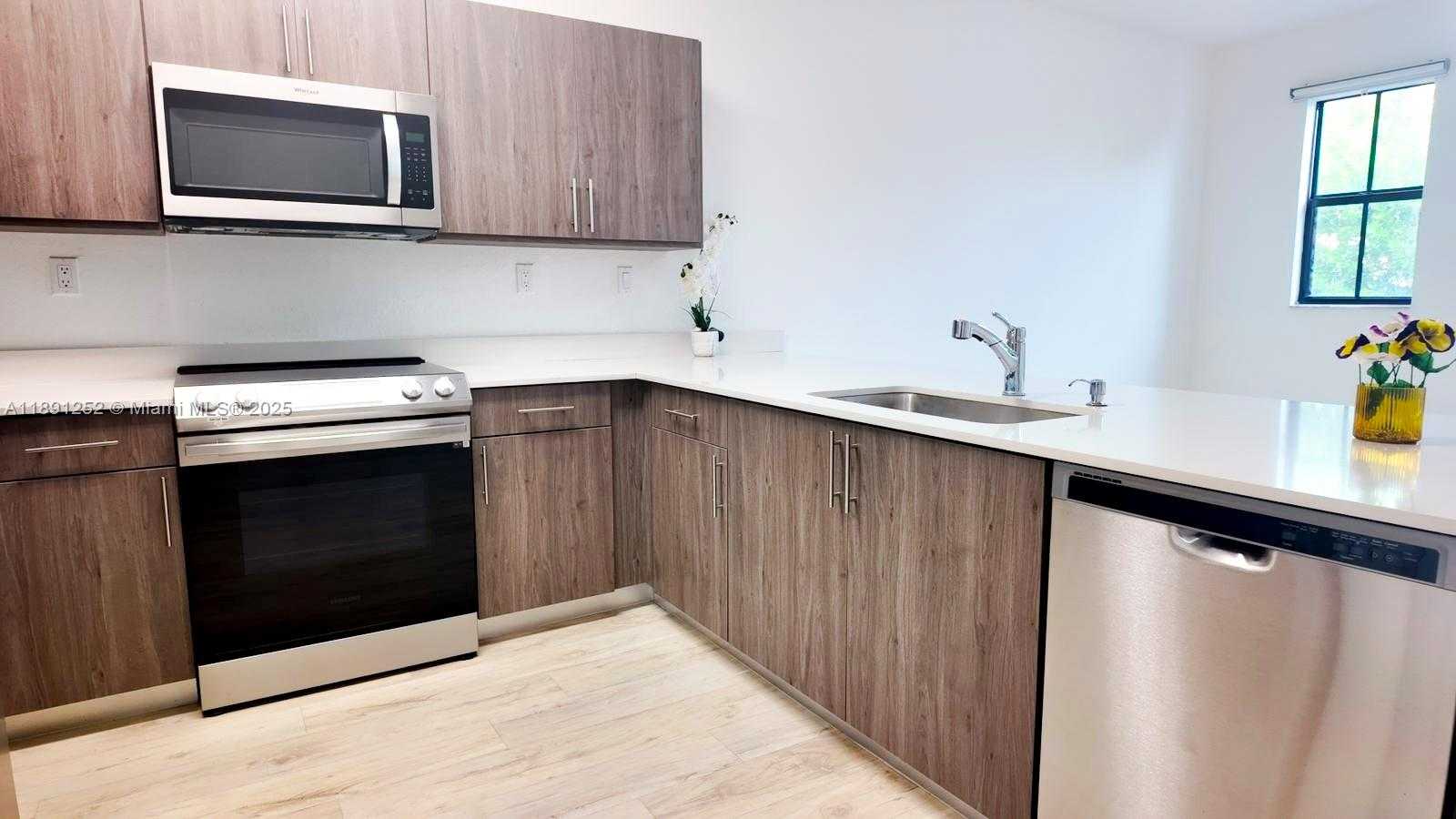 Small Image of 15540 SOUTH WEST 136 ST #204, Miami Number 10