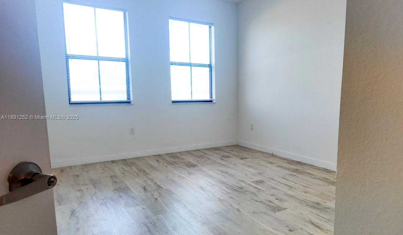 Small Image of 15540 SOUTH WEST 136 ST #204, Miami Number 16