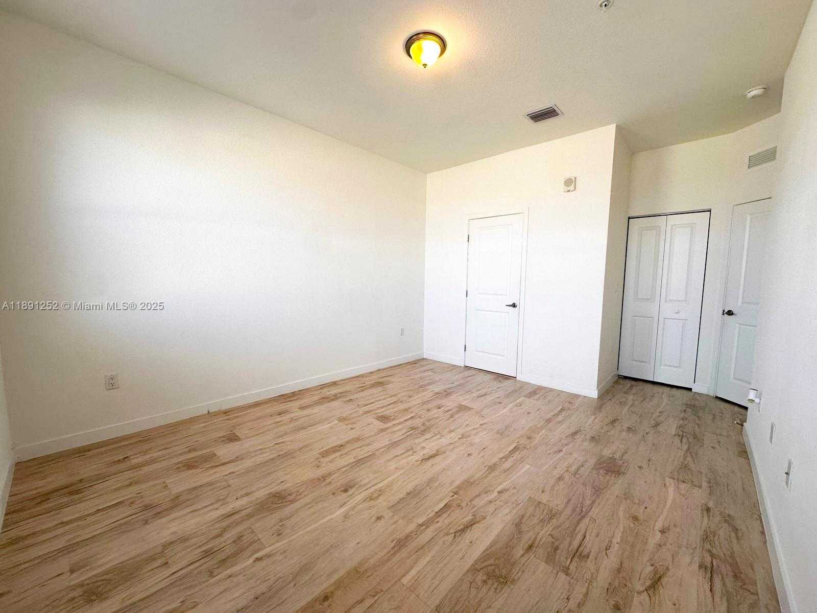 Small Image of 15540 SOUTH WEST 136 ST #204, Miami Number 19