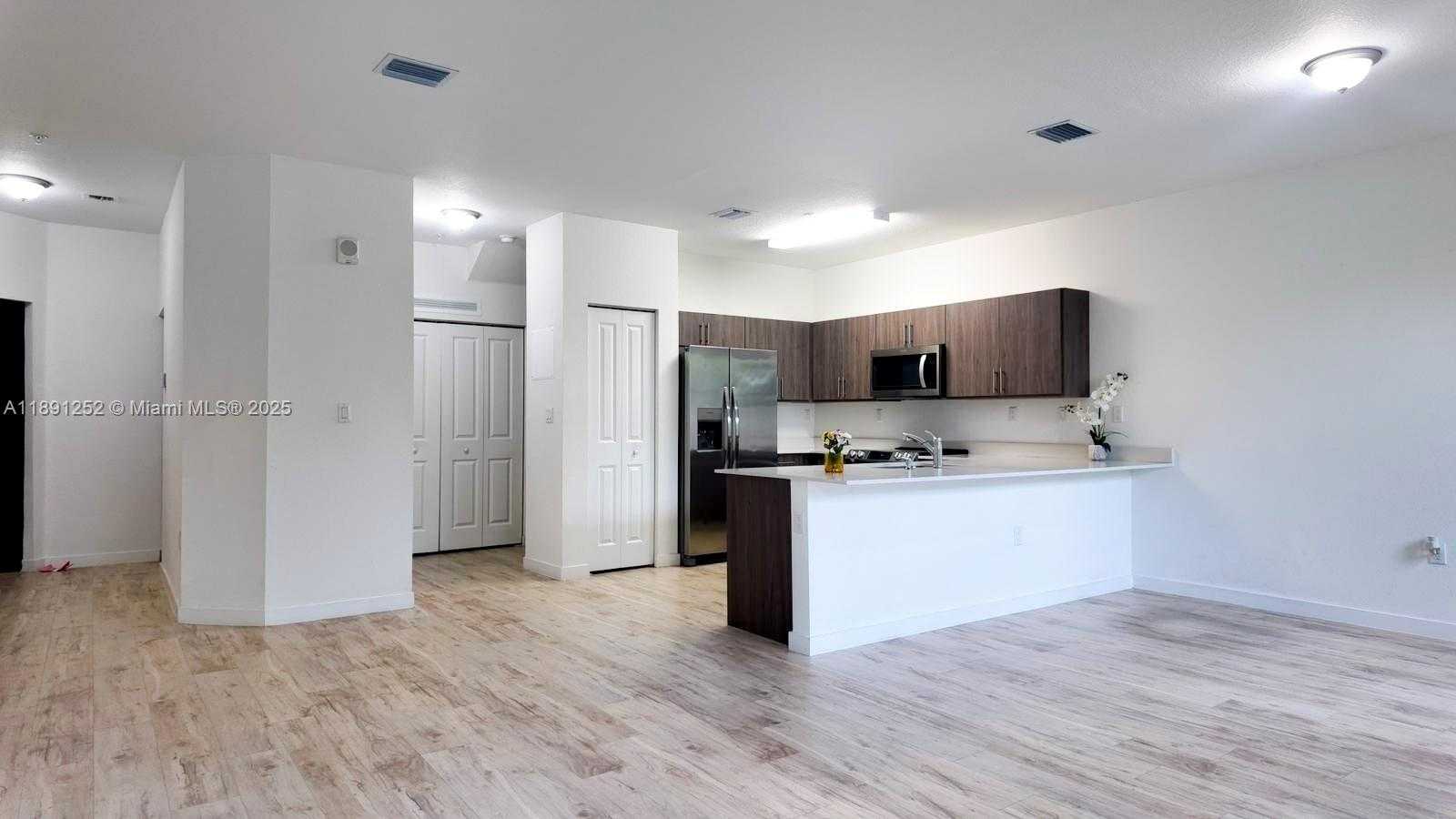 Small Image of 15540 SOUTH WEST 136 ST #204, Miami Number 4