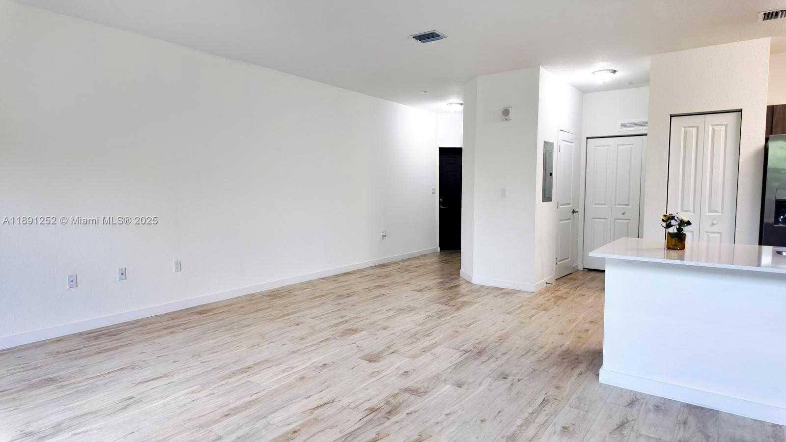 Small Image of 15540 SOUTH WEST 136 ST #204, Miami Number 5