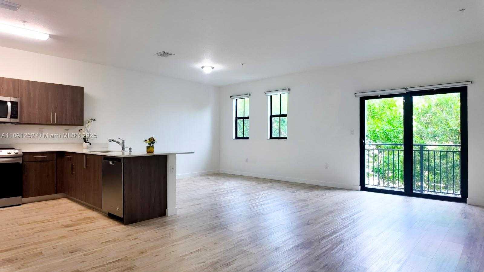 Small Image of 15540 SOUTH WEST 136 ST #204, Miami Number 6