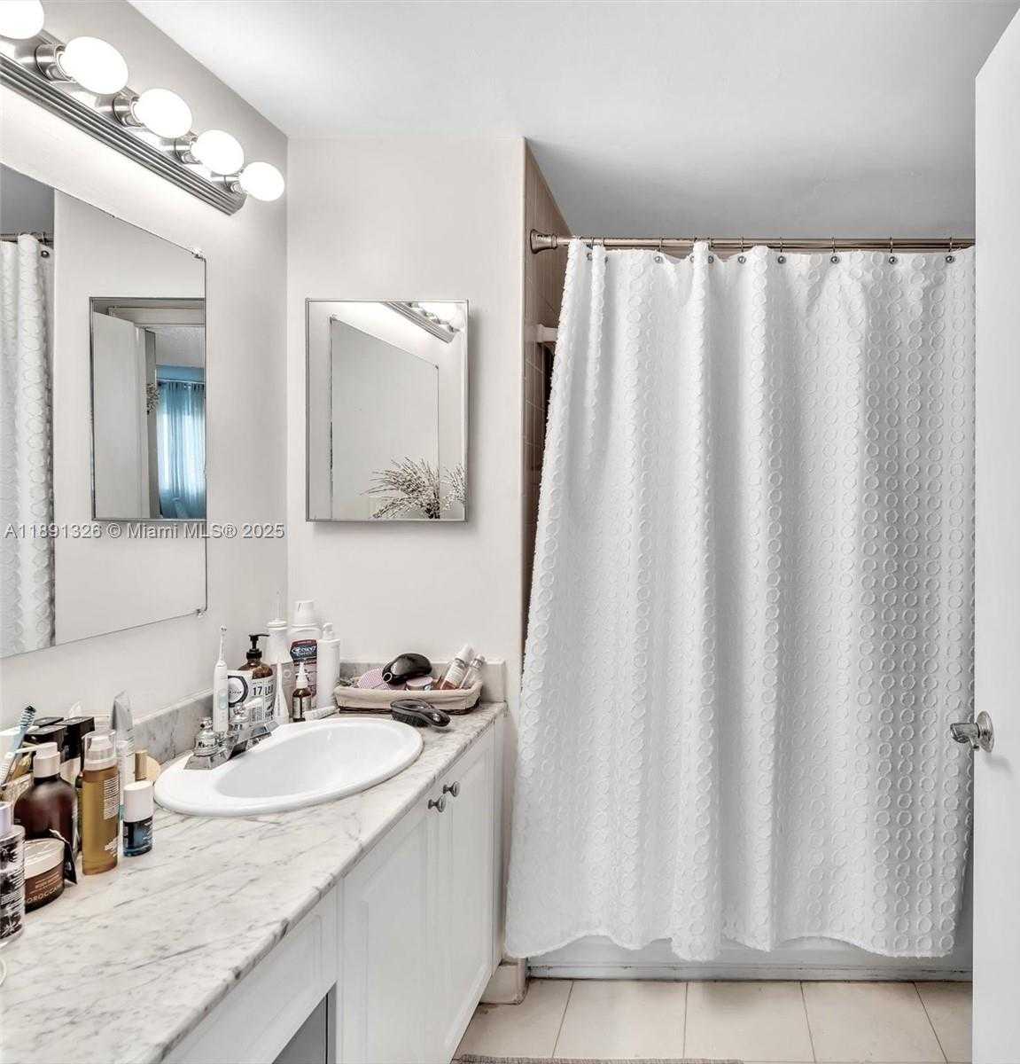 Small Image of 6422 COLLINS AVE #701, Miami Beach Number 14
