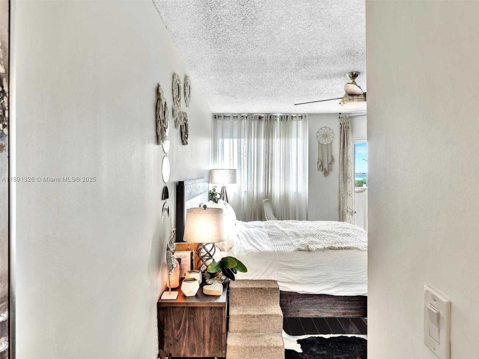 Small Image of 6422 COLLINS AVE #701, Miami Beach Number 16