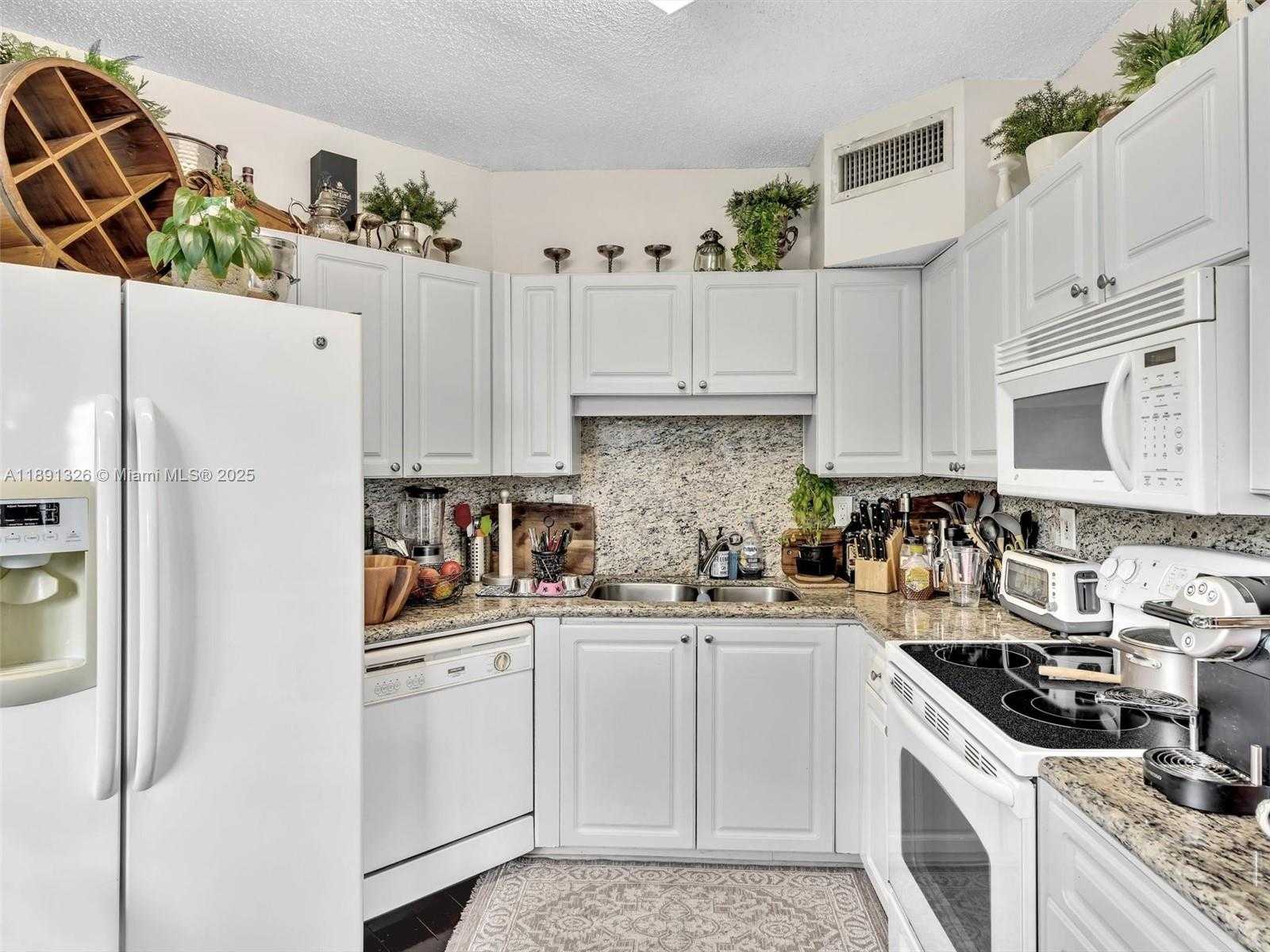 Small Image of 6422 COLLINS AVE #701, Miami Beach Number 23