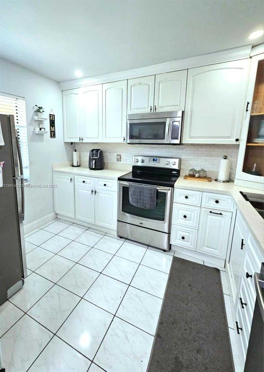 Small Image of 4249 SOUTH CARAMBOLA CIR S #2698, Coconut Creek Number 12