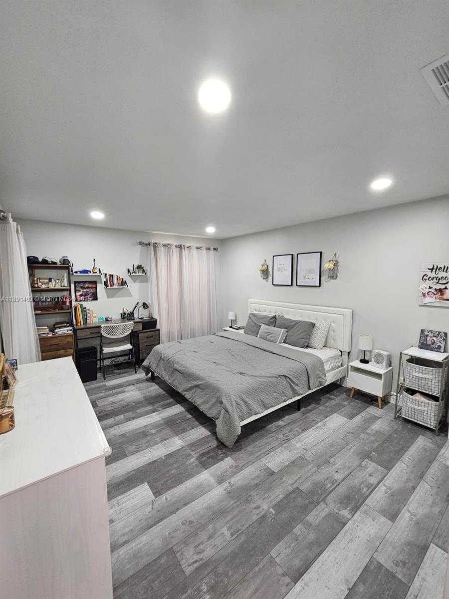 Small Image of 4249 SOUTH CARAMBOLA CIR S #2698, Coconut Creek Number 15