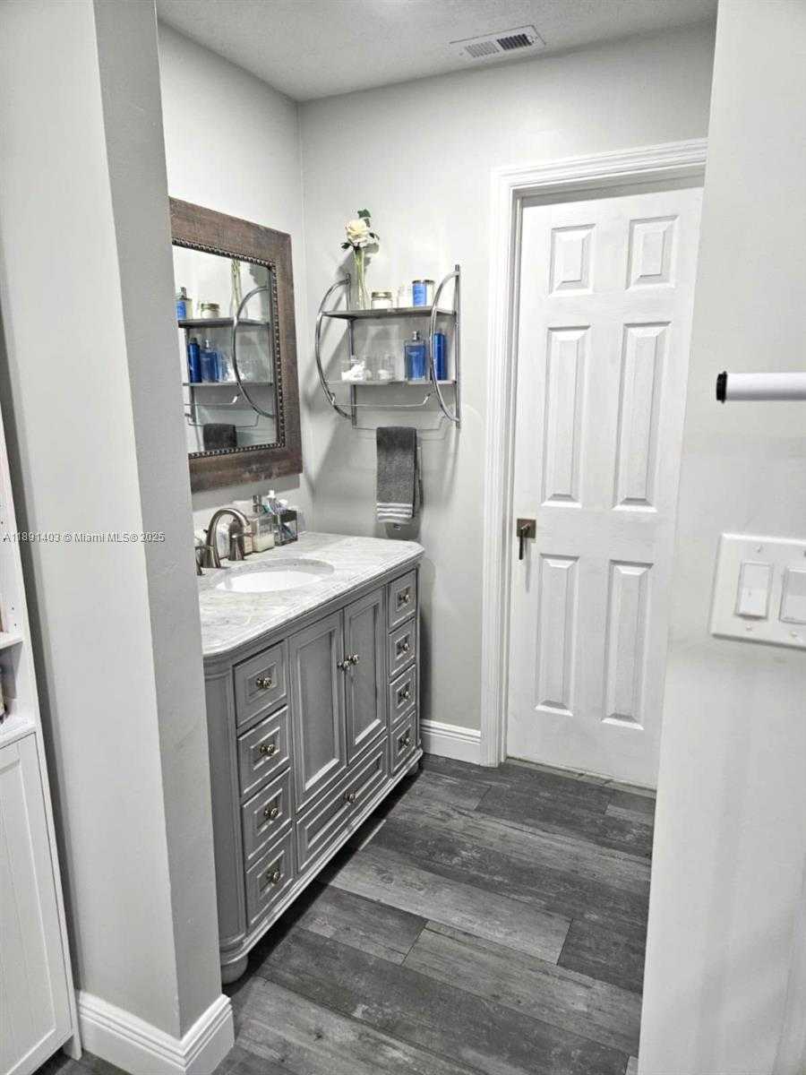 Small Image of 4249 SOUTH CARAMBOLA CIR S #2698, Coconut Creek Number 17