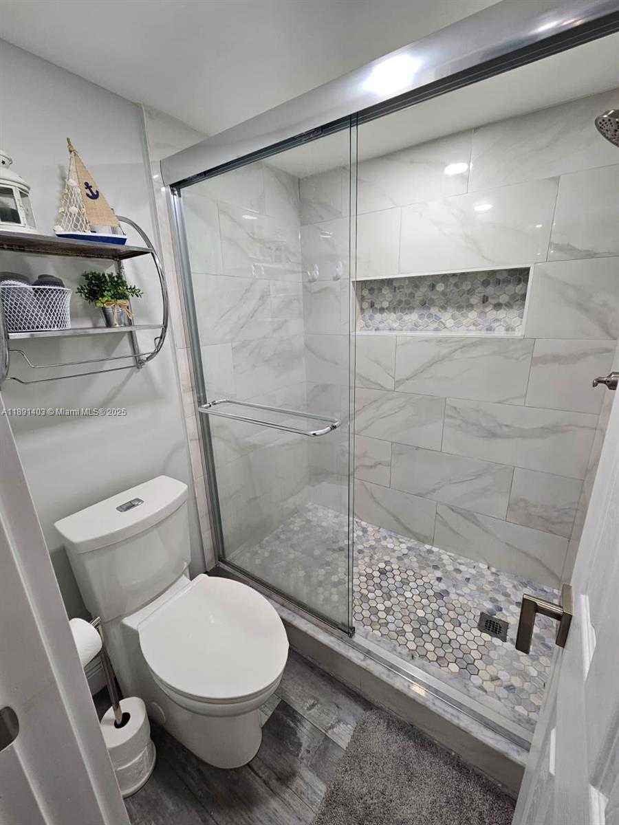 Small Image of 4249 SOUTH CARAMBOLA CIR S #2698, Coconut Creek Number 18