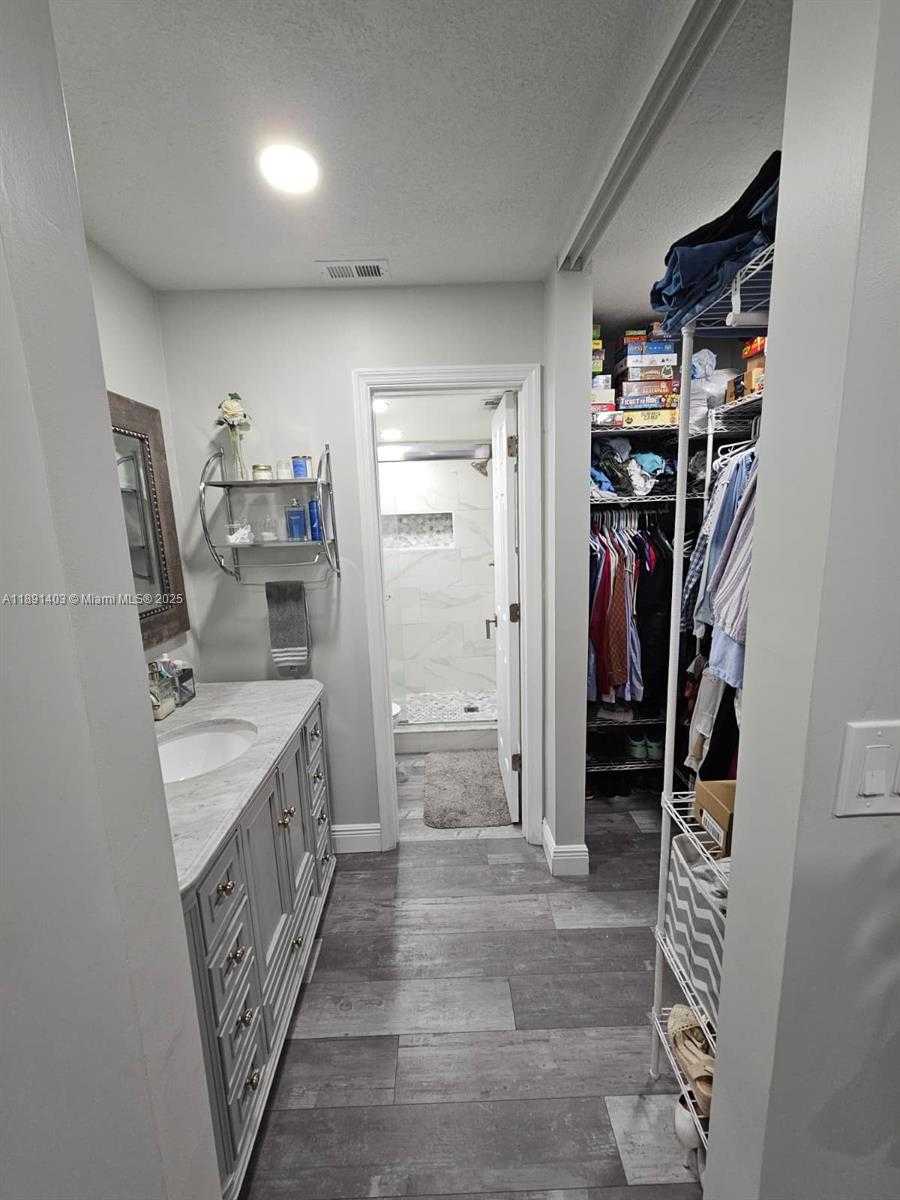 Small Image of 4249 SOUTH CARAMBOLA CIR S #2698, Coconut Creek Number 19