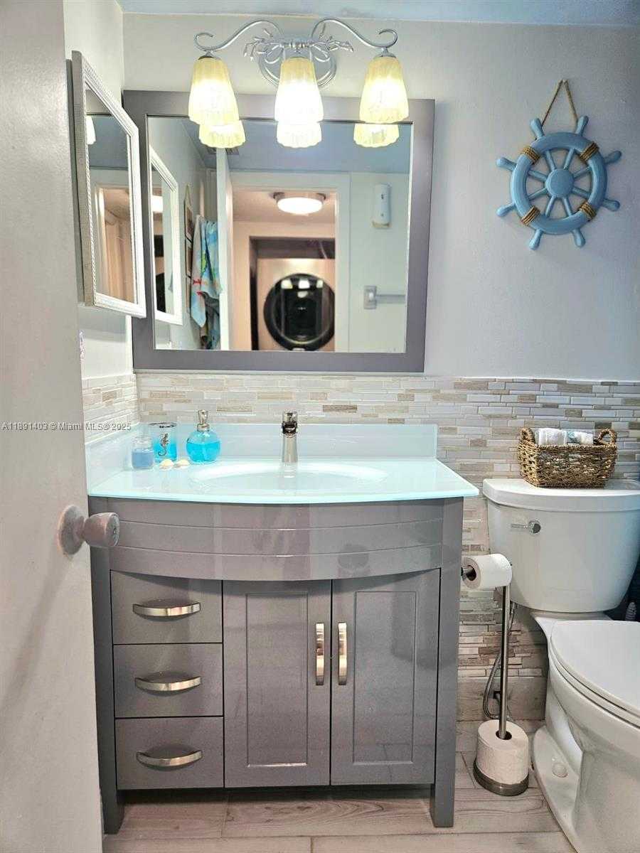 Small Image of 4249 SOUTH CARAMBOLA CIR S #2698, Coconut Creek Number 21