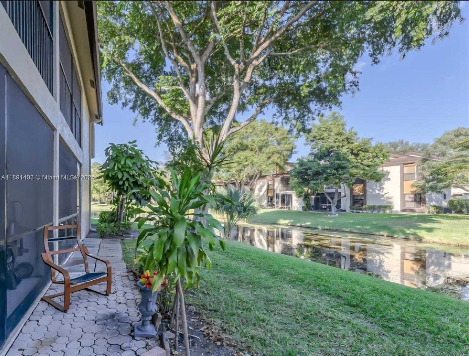 Small Image of 4249 SOUTH CARAMBOLA CIR S #2698, Coconut Creek Number 24