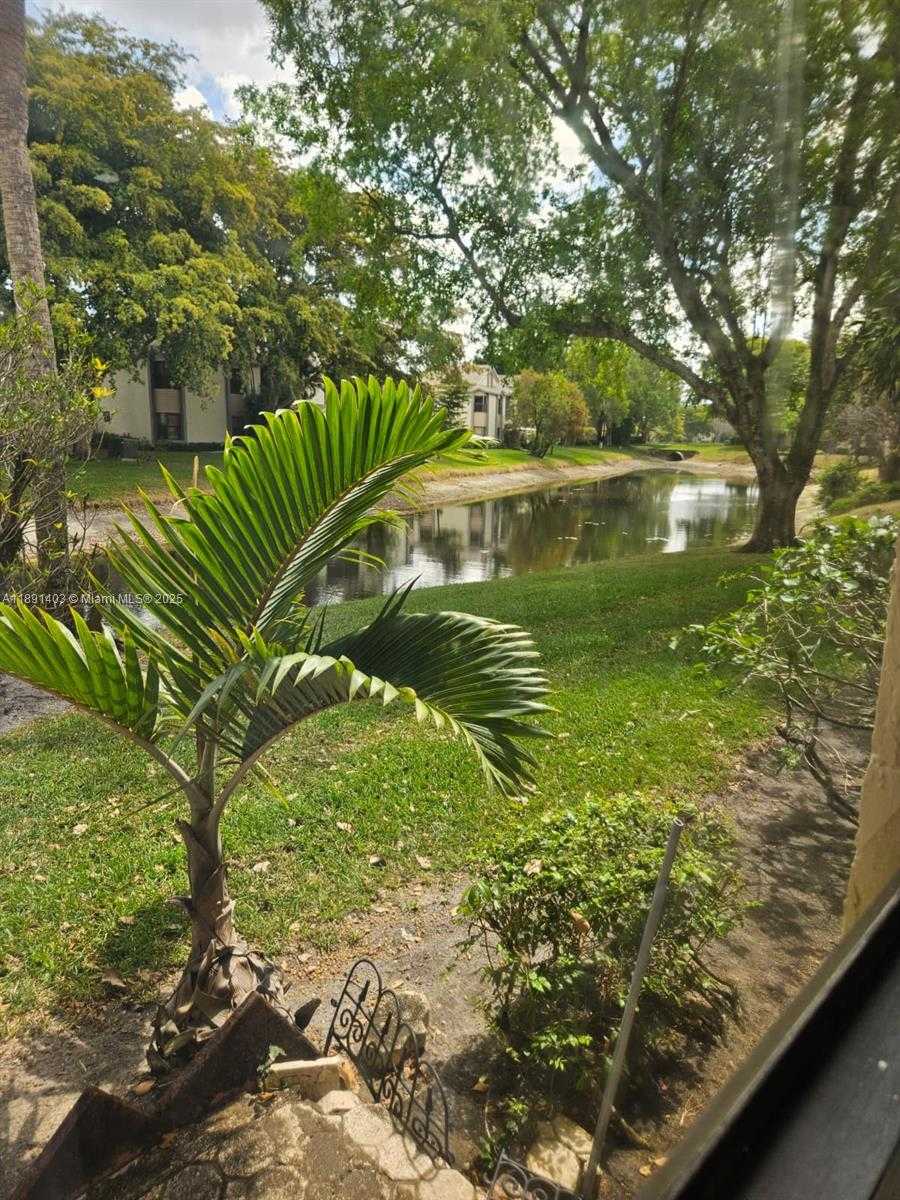 Small Image of 4249 SOUTH CARAMBOLA CIR S #2698, Coconut Creek Number 25