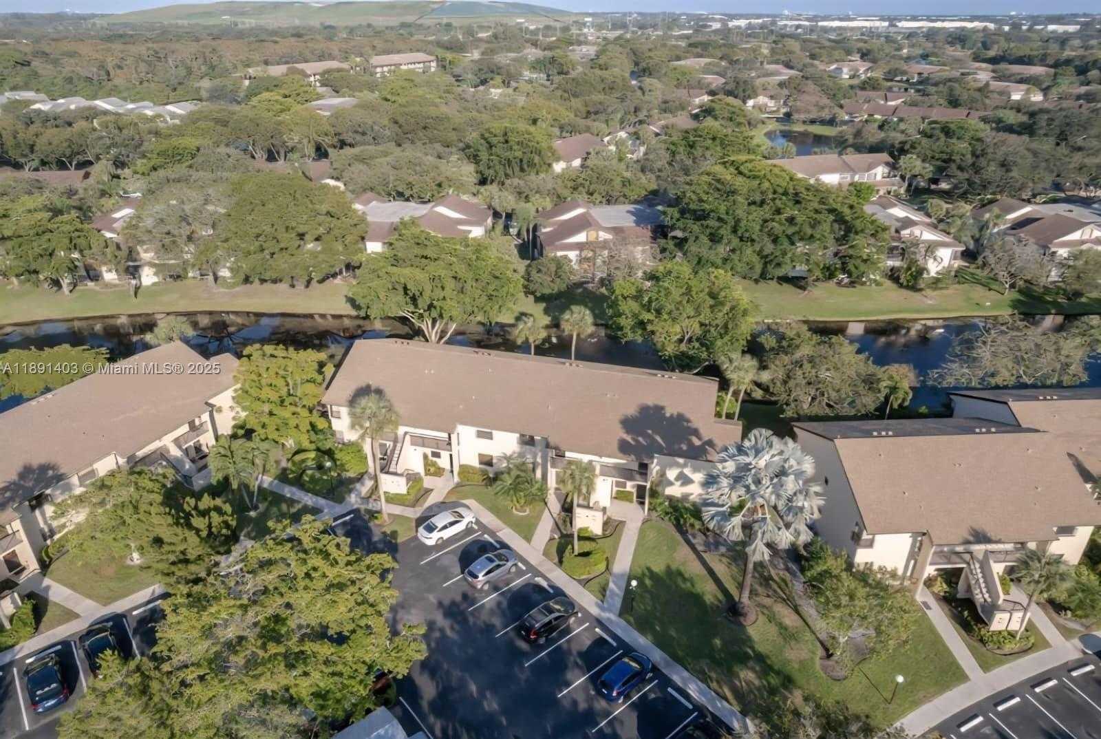 Small Image of 4249 SOUTH CARAMBOLA CIR S #2698, Coconut Creek Number 27