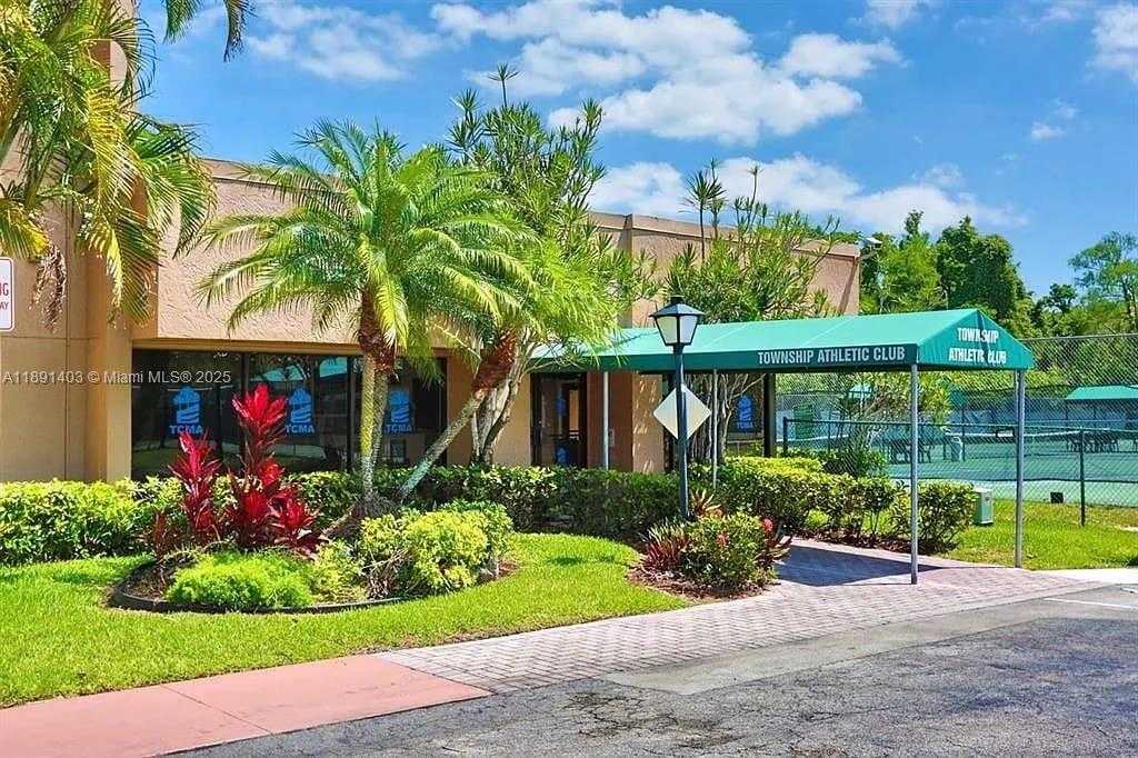 Small Image of 4249 SOUTH CARAMBOLA CIR S #2698, Coconut Creek Number 28