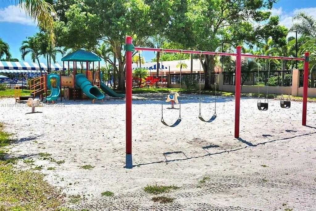 Small Image of 4249 SOUTH CARAMBOLA CIR S #2698, Coconut Creek Number 30