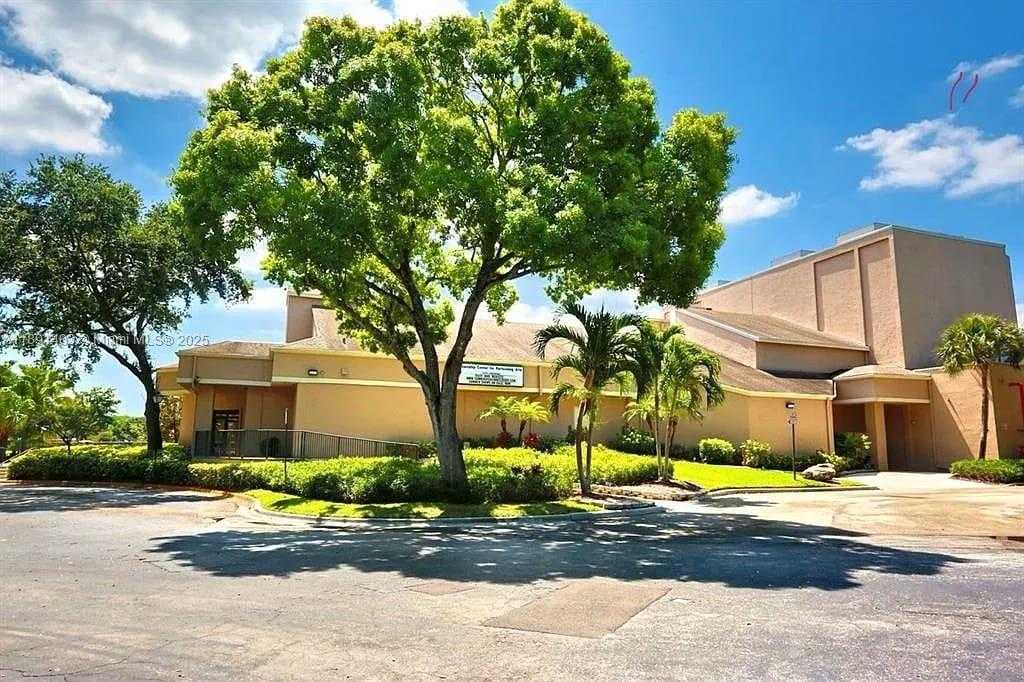 Small Image of 4249 SOUTH CARAMBOLA CIR S #2698, Coconut Creek Number 37