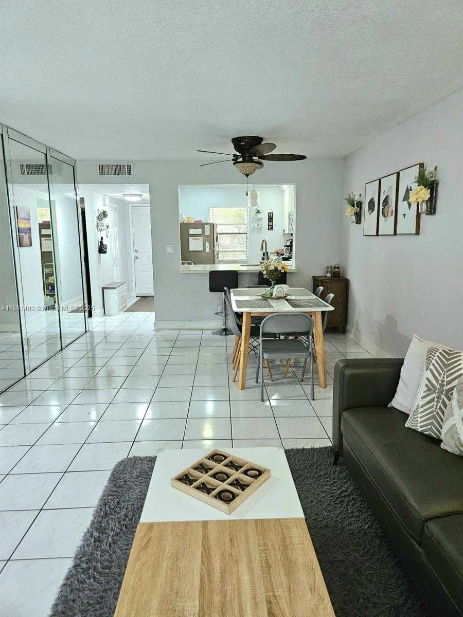 Small Image of 4249 SOUTH CARAMBOLA CIR S #2698, Coconut Creek Number 4