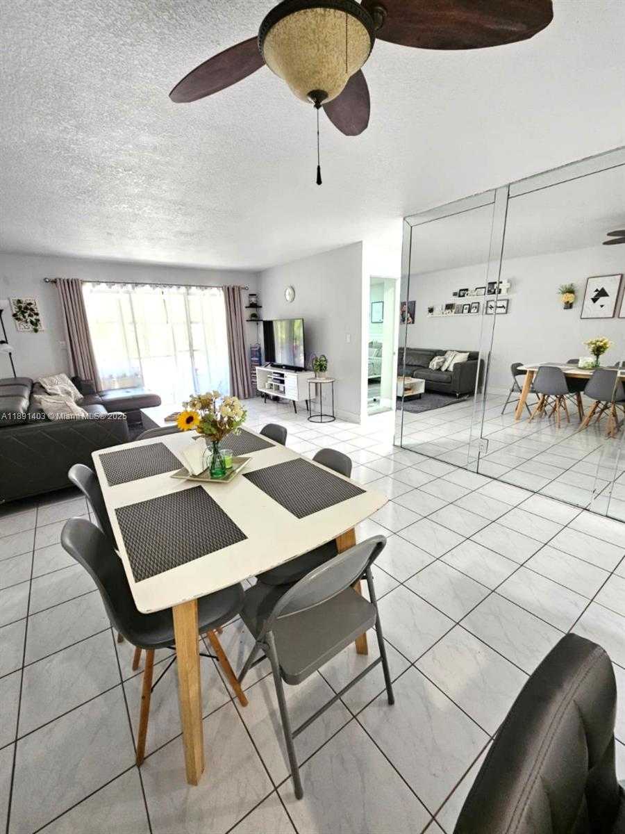 Small Image of 4249 SOUTH CARAMBOLA CIR S #2698, Coconut Creek Number 9