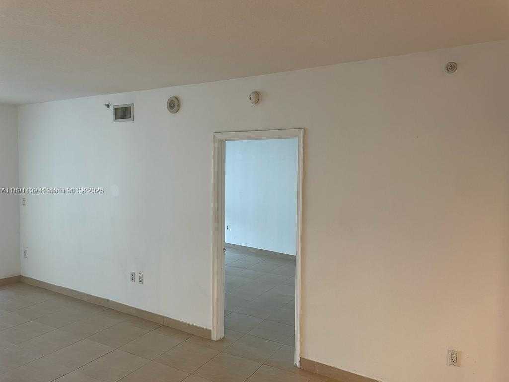 Small Image of 1750 NORTH BAYSHORE DR #1710, Miami Number 4