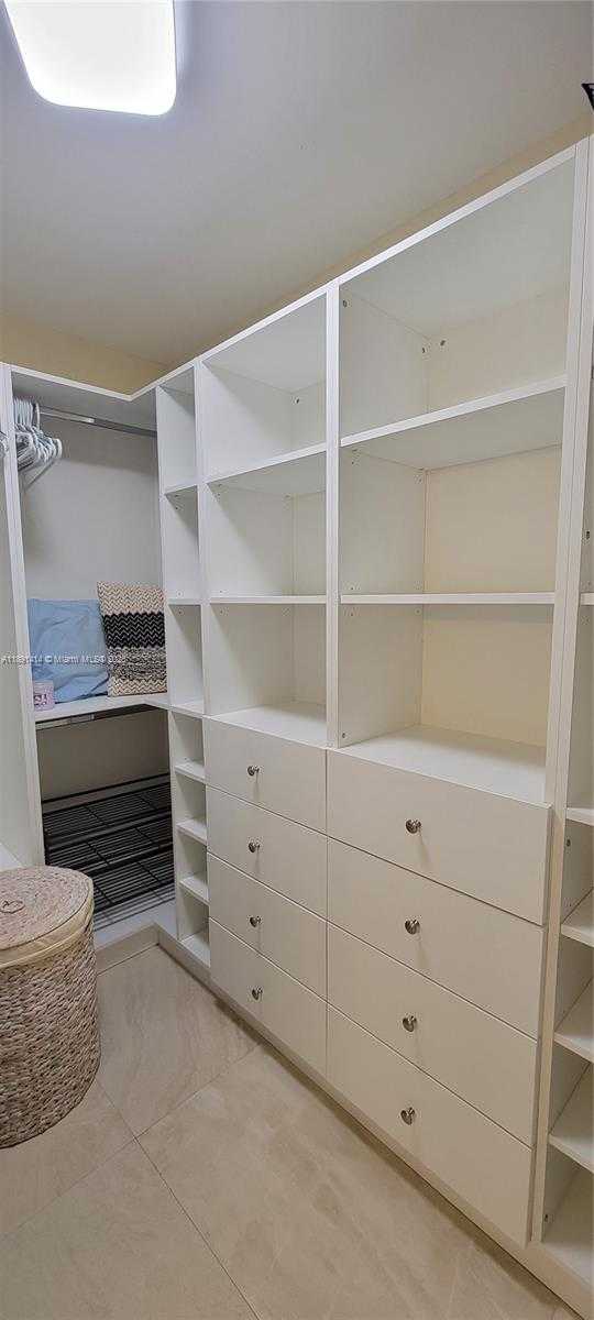 Small Image of 1530 WHITEHALL DR #405, Davie Number 24